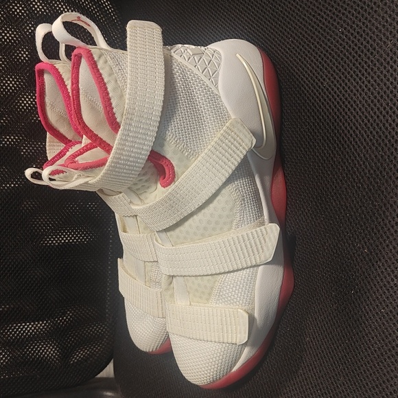 Nike Shoes - Nike Zoom Kay Yow Cancer Fund Shoes 6Y